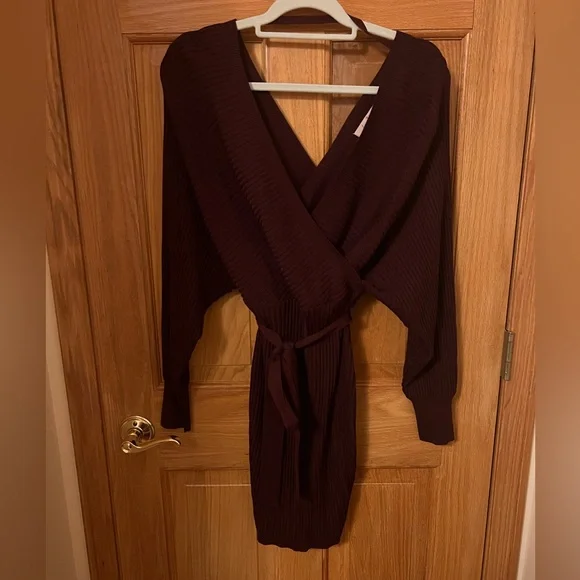 Love Tree maroon ribbed mini sweater dress with belt. Size medium - Picture 1 of 1